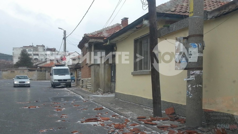 Жълт код а за опасен вятър в Сливен (СНИМКИ)