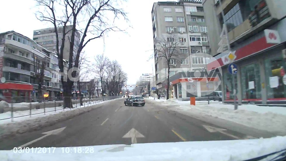Дрифт по ледените улици на Варна (ВИДЕО)