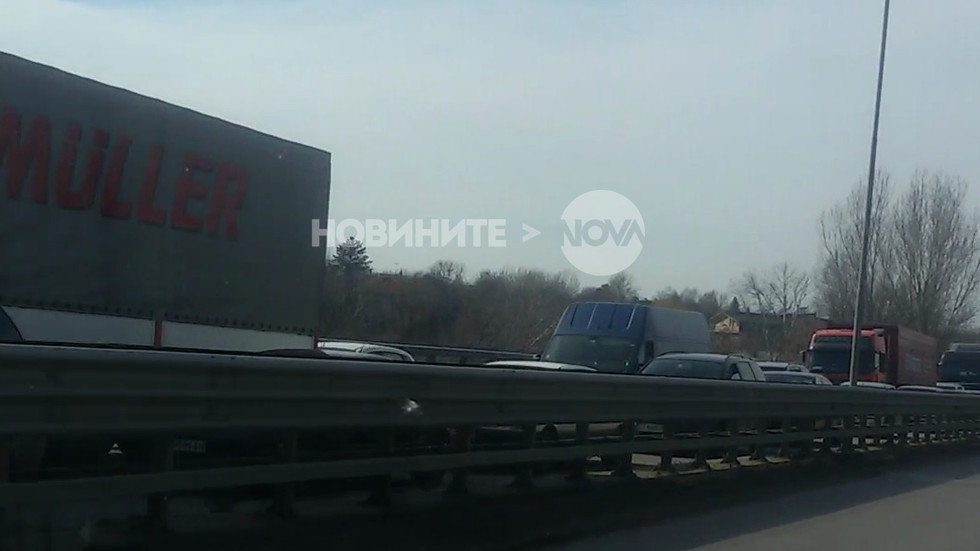 Задръстване заради затворен път