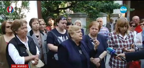 Десетки на протест срещу митрополит Николай