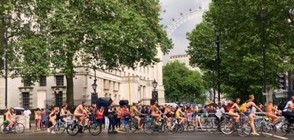 Хиляди велосипедисти се съблякоха голи