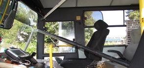Щека на тролей прониза стъкло на автобус, рани човек (ВИДЕО+СНИМКИ)