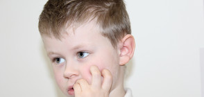 Децата, които си смучат пръстите и гризат ноктите - без алергии