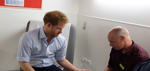 Принц Хари си направи тест за СПИН на живо във Facebook (ВИДЕО)