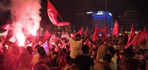 Турция празнува след нощта на танковете