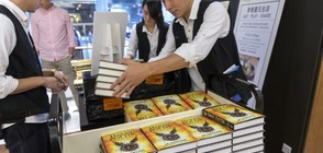 Тълпи от фенове на Хари Потър атакуваха книжарниците (ВИДЕО)
