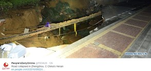 30-метрова дупка се отвори на улица в Китай, има изчезнал (СНИМКИ)