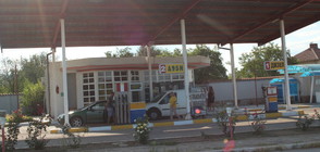 Въоръжени мотористи ограбиха бензиностанция (ВИДЕО)