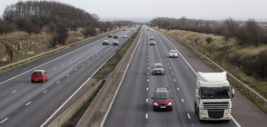 Протест блокира движението към летище "Хийтроу" (ВИДЕО)