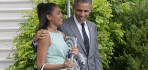 Малката дъщеря на Обама – касиерка в ресторант