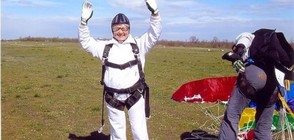 81-годишна баба скочи с парашут (ВИДЕО+СНИМКИ)