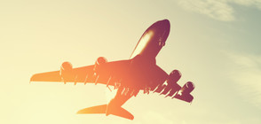 ЕКШЪН НА ЛЕТИЩЕТО: Закъснял пътник подгони самолета си из пистата в Мадрид (ВИДЕО)