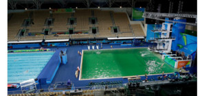 Водата в олимпийския басейн за скокове – ярко зелена! (ВИДЕО+СНИМКИ)