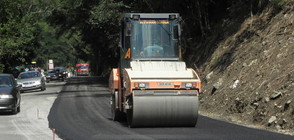 Спират ремонта на пътя за Рилския манастир