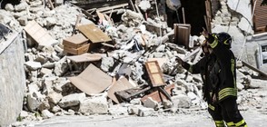 Вадят оцелели деца изпод развалините в Италия (ВИДЕО+СНИМКИ)