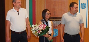 Елица Янкова с почетен знак от кмета на Варна
