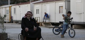 ЕС ще дава дебитни карти на бежанците в Турция