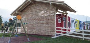 СЛЕД ТРУСА: Децата на Аматриче посещават временно училище (СНИМКИ)