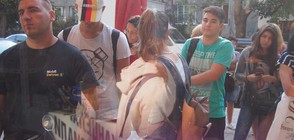 Опашки за учебници втора ръка се извиха във Варна (ВИДЕО+СНИМКИ)