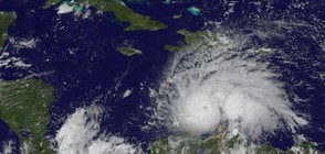 Мощен ураган заплашва Карибите