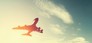 Пътници на самолет бяха евакуирани заради дим от смартфон