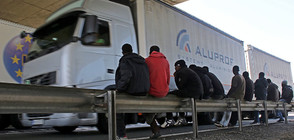 Англичанин мина с колата си през мигранти