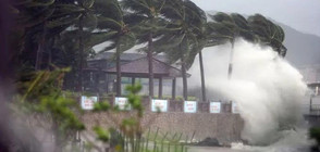 Тайфун връхлетя Китай с ветрове със скорост 160 км/ч (ВИДЕО+СНИМКИ)