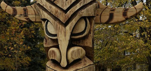 Монтират дървена статуя за Деня на Перник