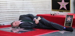 Хю Лори получи звезда на Алеята на славата в Холивуд (ВИДЕО+СНИМКИ)