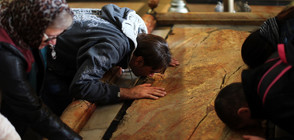 Отвориха гроба на Исус Христос в Йерусалим (ВИДЕО+СНИМКИ)