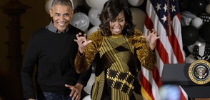Барак и Мишел Обама посрещнаха маскирани деца в Белия дом (ВИДЕО+СНИМКИ)