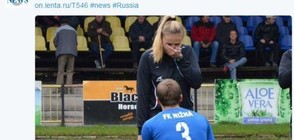 Словашки футболист поиска ръката на съдийка насред терена