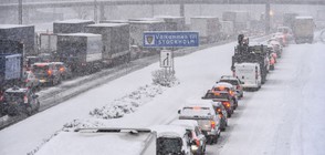Рекорден снеговалеж доведе до транспортен хаос в Швеция (ВИДЕО+СНИМКИ)