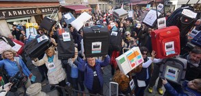ВЕНЕЦИЯ НА БУНТ: Местните протестираха срещу трудния живот в града (ВИДЕО)