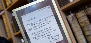 Продадоха написано на ръка стихотворение на Ане Франк за 140 000 евро
