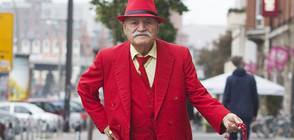 86-годишен шивач сам рекламира бизнеса си (ГАЛЕРИЯ)