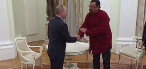 Стивън Сегал получи руския си паспорт от Путин (ВИДЕО+СНИМКИ)