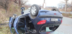 Млада шофьорка помля колата си край Казанлък (ВИДЕО+СНИМКИ)
