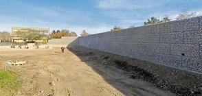 Германци издигнаха висока каменна ограда срещу мигрантите (ВИДЕО+СНИМКИ)