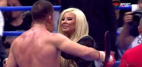 Страстна целувка за Кубрат Пулев след победата в "Нощта на шампионите" (ВИДЕО)