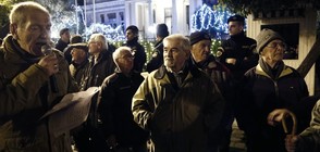 Гърция ще даде коледни бонуси на хора с ниски пенсии