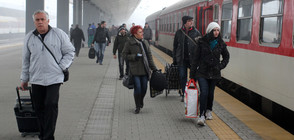 НА ПЪЛНИ ОБОРОТИ: Натоварени са авто и жп гарите