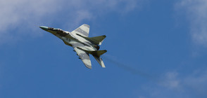 Руски военен самолет премина опасно близо до пътнически (ВИДЕО)