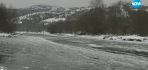 Замръзна и река Струма (ВИДЕО)