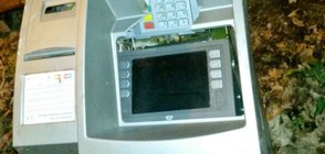 Влак дерайлира, след като се блъсна в банкомат (ВИДЕО+СНИМКИ)