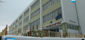 СЛЕД СКАНДАЛ С ГОЛА СНИМКА: Вълна от съпричастност към училищен директор