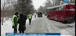 Автобус с ученици и джип се удариха край Варна, има жертва (ВИДЕО)