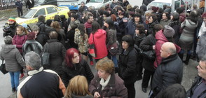 Над 100 шивачки на протест в Дупница (СНИМКИ)