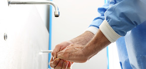 Хирург съди авиокомпания заради наранен пръст