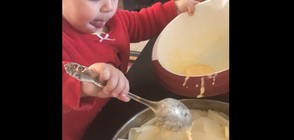Внучката на Катето Евро й помага в кухнята (ВИДЕО)